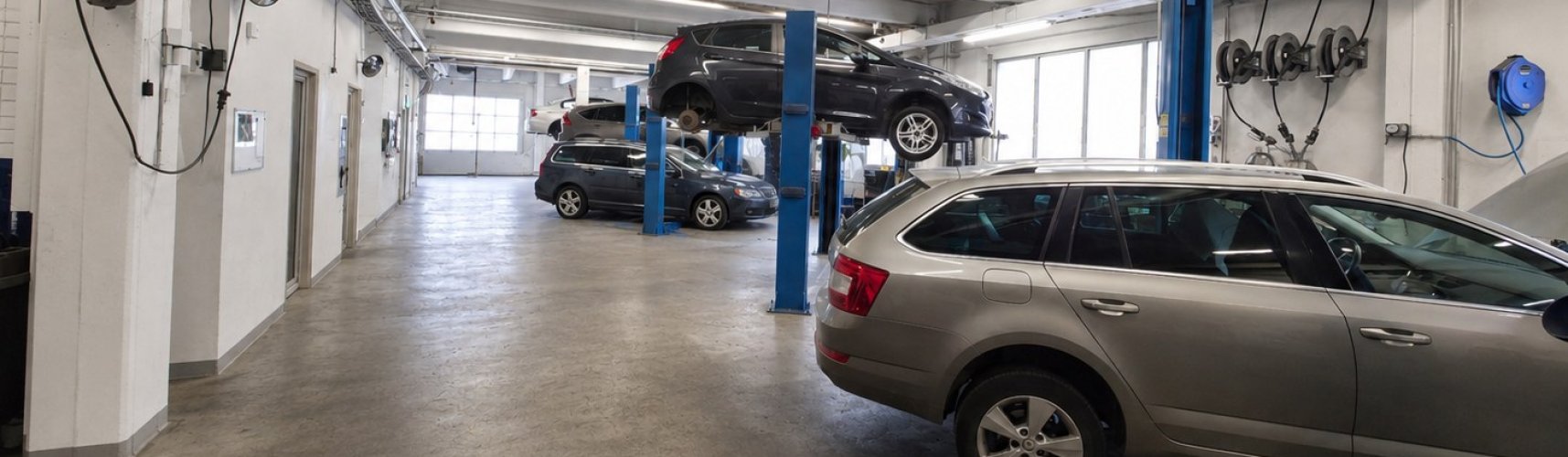 Viking Motorsin korjaamohalli Helsingin Metsälässä